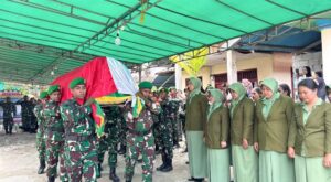 Upacara Militer Iringi Pemakaman Sertu Arifin Cepa yang Gugur dalam Tugas