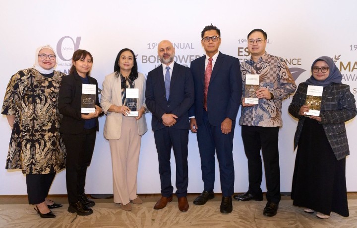 PT Pegadaian Raih Dua Penghargaan Bergengsi di Singapura