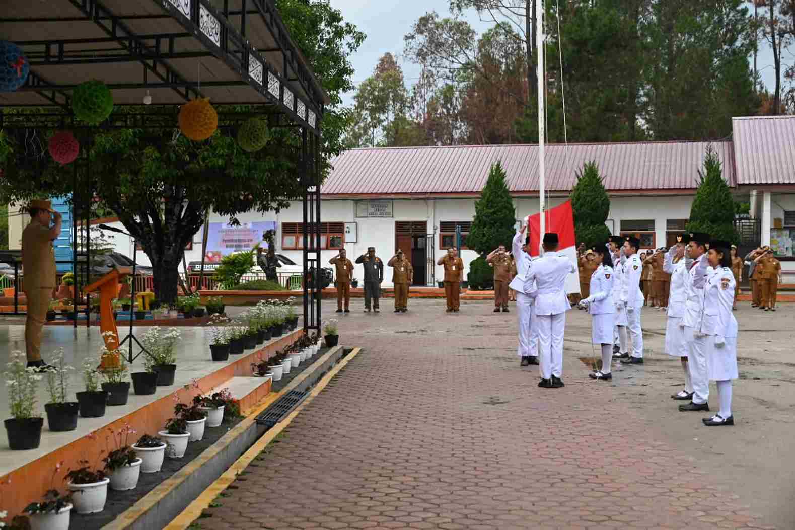 Upacara Bendera di SMA Negeri 1 Doloksanggul, Senin 9 Februari 2026