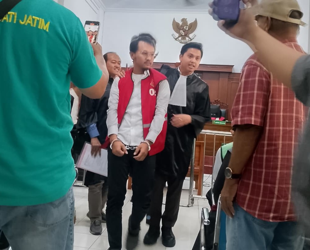 Sidang Perusakan Bangunan Medokan Ayu: Kuasa Hukum Minta Dakwaan Batal, Hakim Tagih Bukti Praperadilan