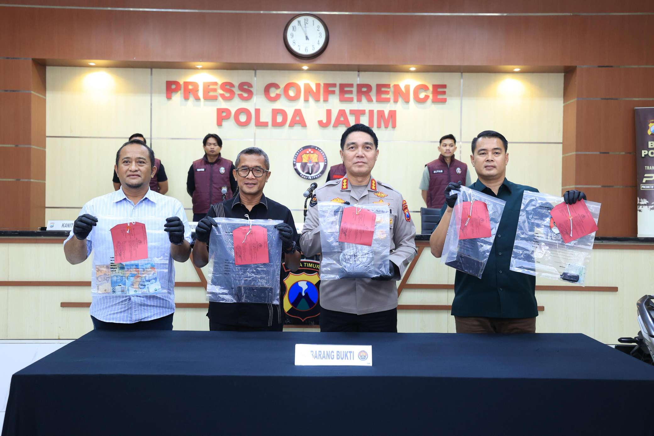 Foto: Pengungkapan Kasus Peredaran Bahan Peledak di Surabaya