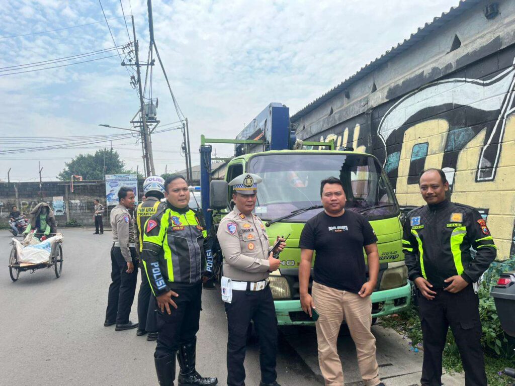 Truk Hino Dutro Hilang di Mojokerto, Satu Jam Ketemu di Surabaya