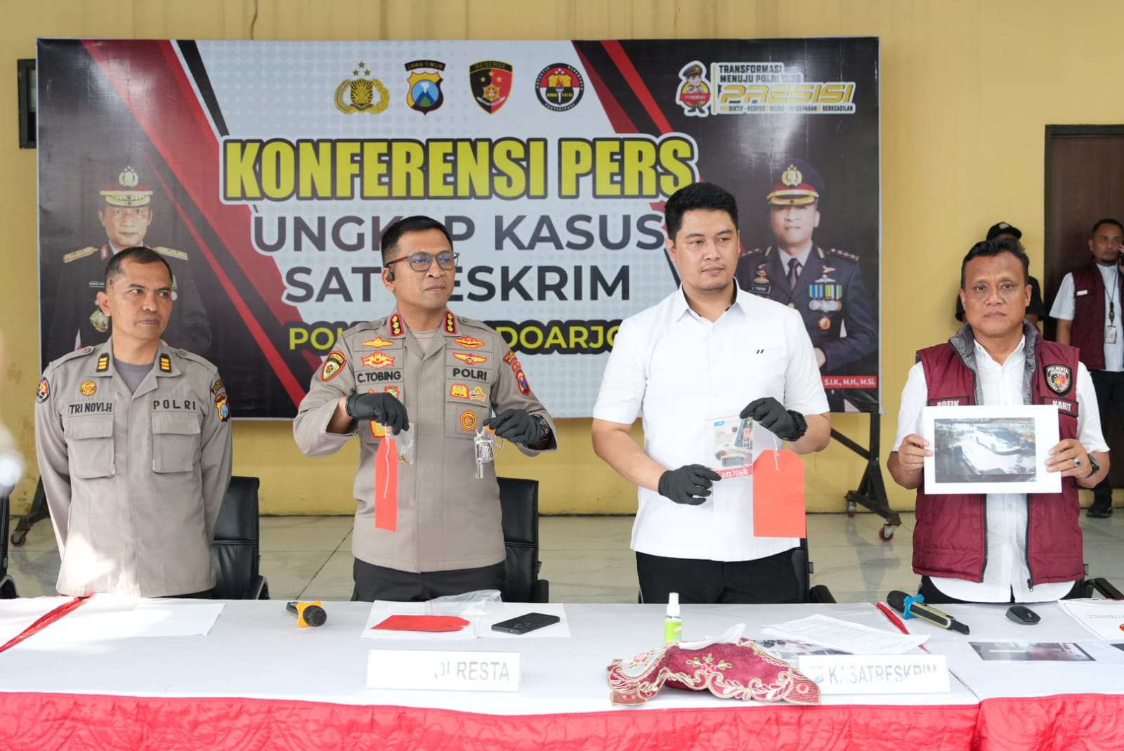 Foto: Konferensi pers Polresta Sidoarjo ungkap kasus sindikat pencurian brankas lintas provinsi di Jawa Timur.