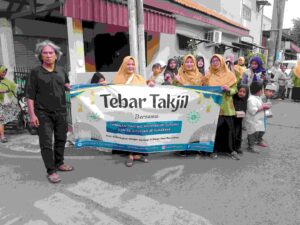 TK Aisyiyah 38 Surabaya Bagikan 300 Takjil dan Santuni Anak Yatim di Bulan Ramadan