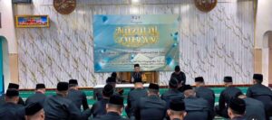 Brimob Kompi 4 Batalyon A Sidoarjo Gelar Peringatan Nuzulul Qur’an di Masjid Al-Mukhlisin