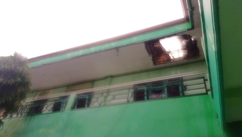 Miris! Ruang Kelas MI Ma’arif Warukulon Rusak Parah