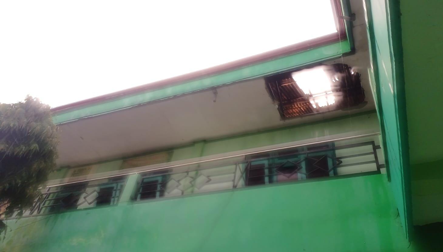 Foto: Bangunan Sekolah MI Ma,arif Roudlotut Tholibin Di Desa Warukulon Rusak Parah Bahkan Nyaris Ambrol.