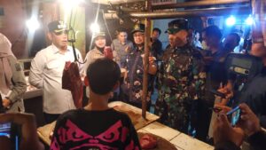Dandim 0509/Kabupaten Bekasi Dampingi Plt Bupati Sidak Harga Sembako di Pasar Tambun Jelang Lebaran