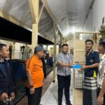 Jelang Subuh, Petugas Lapas Bojonegoro Keliling Blok Bagikan Makan Sahur untuk Warga Binaan