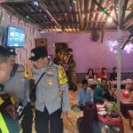 Polsek Kenjeran Amankan Miras Dua Kafe di Pesisir Tambak Wedi