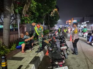 Sinergitas Koramil 02/Pondok Gede dan Polsek Pondok Gede Gelar Patroli Malam, Ciptakan Rasa Aman bagi Masyarakat