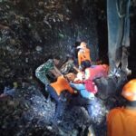 Gerak Cepat Yonarmed 7/BG Bantu Penanganan dan Evakuasi Longsor Gunung Sampah di Bantargebang