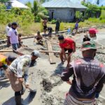 Personel TMMD Ke-127 Kodim 1514/Morotai Laksanakan Pengecoran Plat Deker Gorong-Gorong di Desa Gotalamo