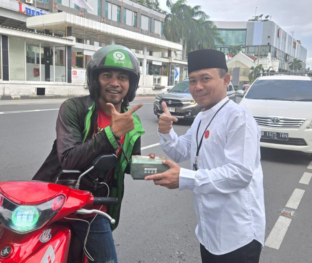 Melalui Program Mengetuk Pintu Langit Pegadaian Kanwil VIII Jakarta 1 Berbagi Iftar dan Takjil