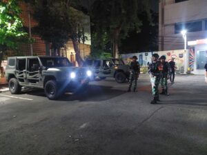Perkuat Keamanan Wilayah Teritorial Kodim 0505/JT, Koramil 02/Matraman Gelar Patroli Jalan Kaki dan Kendaraan
