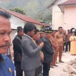 Bupati Humbahas Letakkan Batu Pertama Pembangunan Rumah Dinas HKBP Tipang