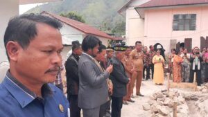 Bupati Humbahas Letakkan Batu Pertama Pembangunan Rumah Dinas HKBP Tipang