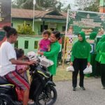 Ramadan Penuh Berkah, Koramil 1710-07/Mapurujaya Berbagi Takjil untuk Warga