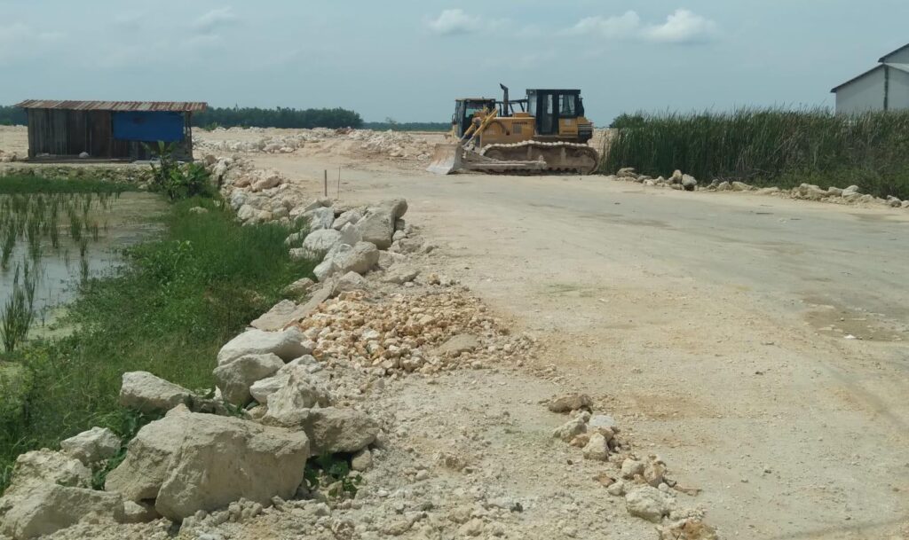 Diduga Izin Belum Lengkap, Pengurukan LSD Desa Waruwetan Tetap Jalan