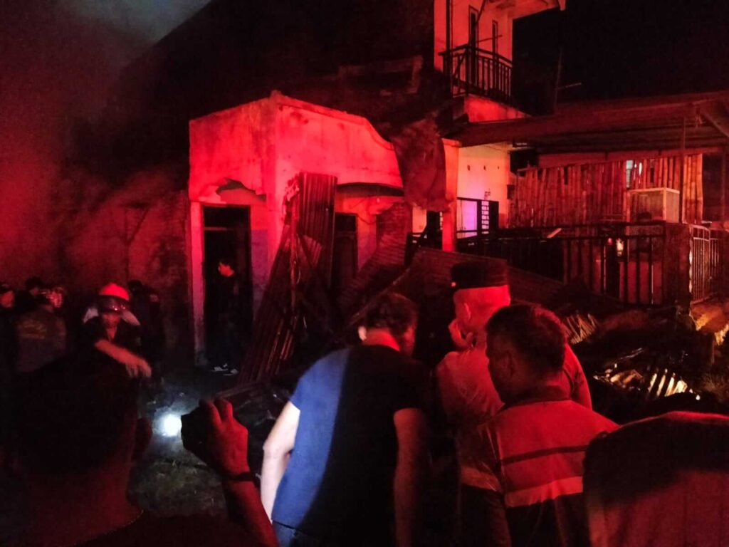 Rumah Semi Permanen, Gudang/Garasi dan 2 Mobil Ludes Terbakar di Sigumpar, Polisi Selidiki Penyebab Kebakaran