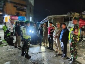 Sinergi Koramil 05/Bantar Gebang dan Satpol PP Gelar Patroli Malam, Himbau Warga Jaga Kamtibmas