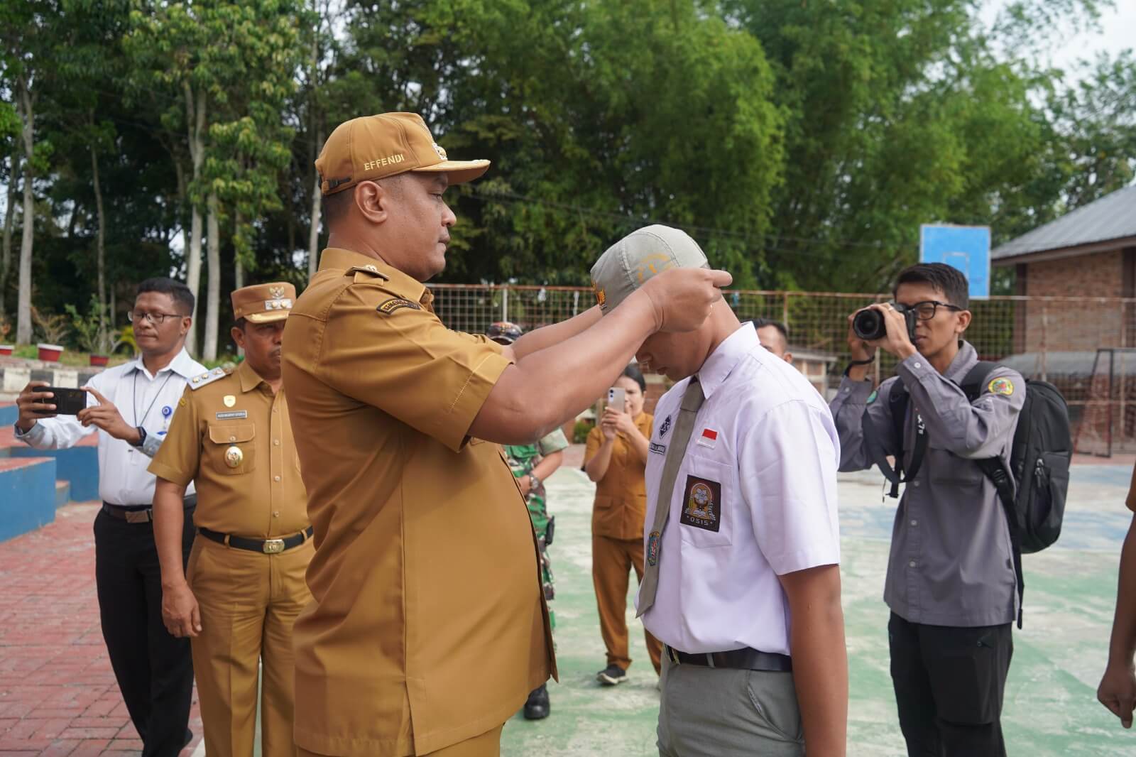 Bupati Toba, Effendi Sintong P. Napitupulu, menyatakan akan berupaya menambah jumlah anggota Paskibraka di tahun-tahun mendatang untuk memberi peluang lebih besar kepada pelajar SMA/SMK di Kabupaten Toba.