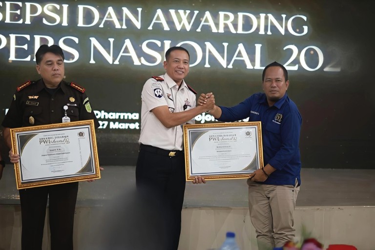 Foto: kalapas bojonegoro Harry Winarca dan ketua PWI kabupaten bojonegoro Sasmito Anggoro.