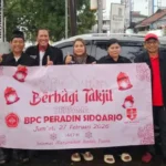 Berbagi Takjil Ramadan BPC Peradin Sidoarjo Dipimpin Aloysius
