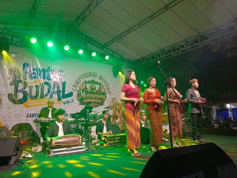 Foto: Kesenian lokal di taman Lokomotif bojonegoro (dok.ist)