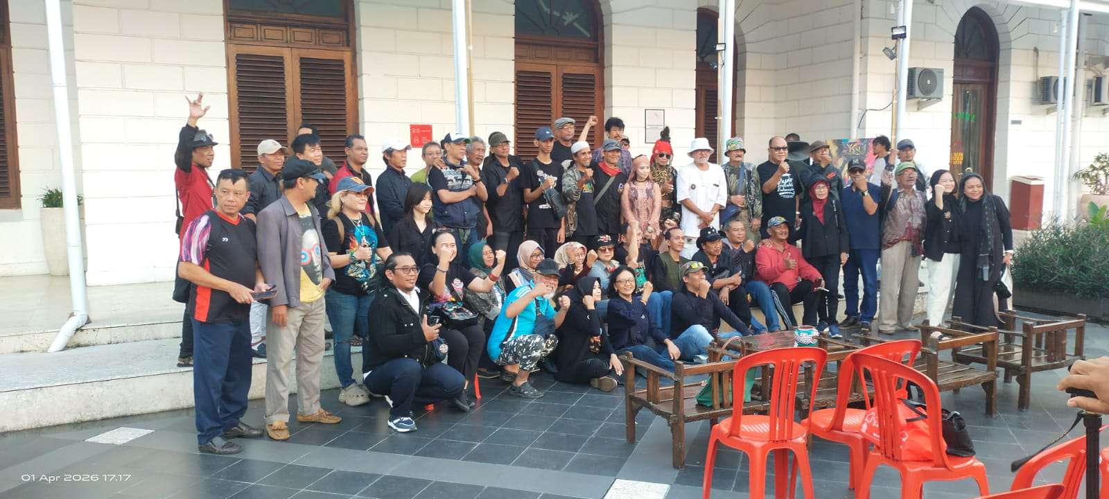 Foto: Komunitas seniman yang tergabung dalam Aksi Seniman Surabaya (ASSU)