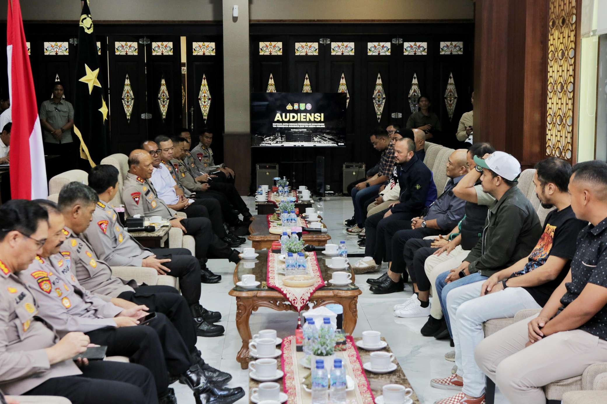 Foto: Pertemuan Polda Jatim dengan manajemen Persebaya dan Arema bahas keamanan laga di Stadion Kanjuruhan