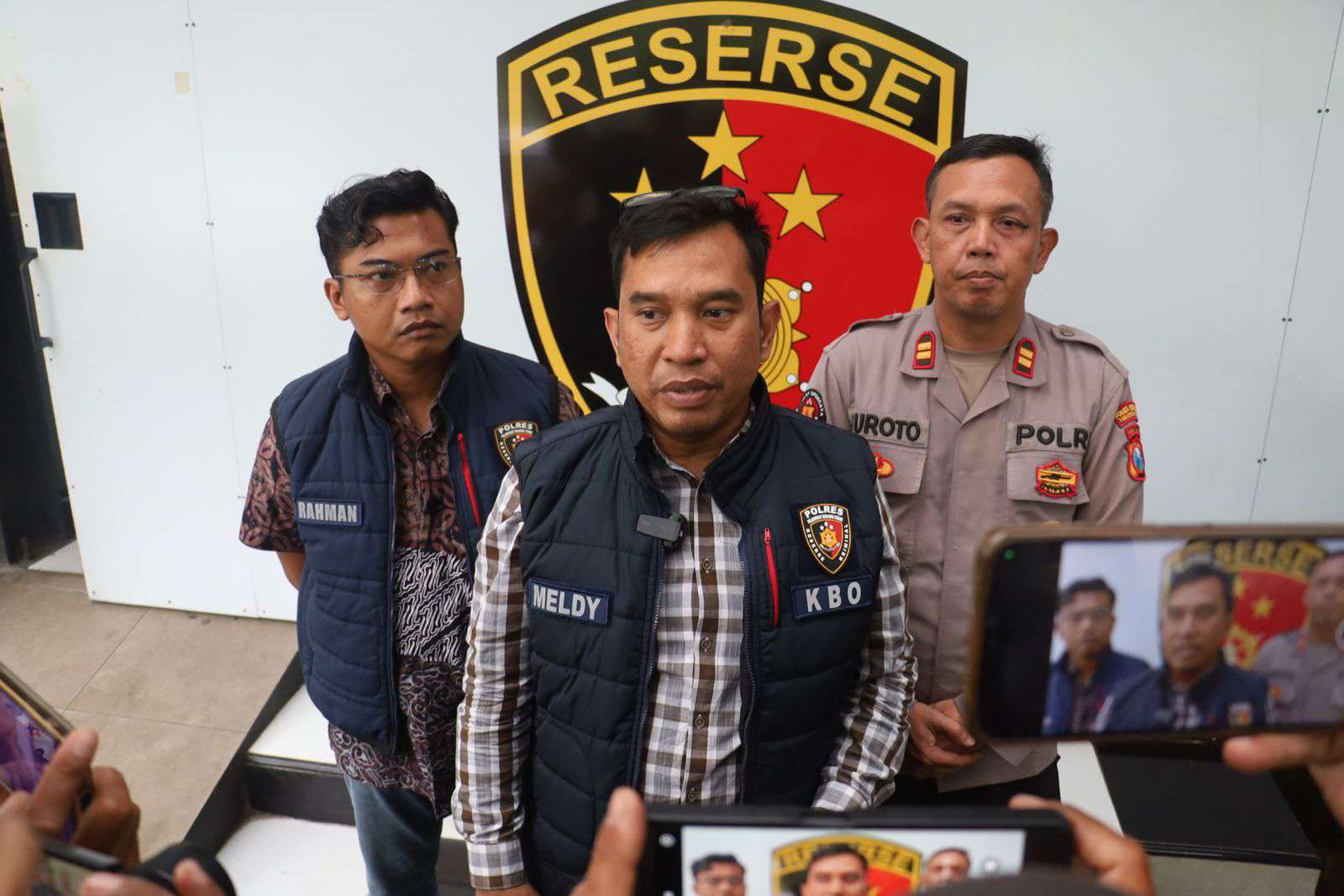 Foto: Polisi Polres Pelabuhan Tanjung Perak ungkap kasus penipuan PO sembako dengan kerugian Rp400 juta