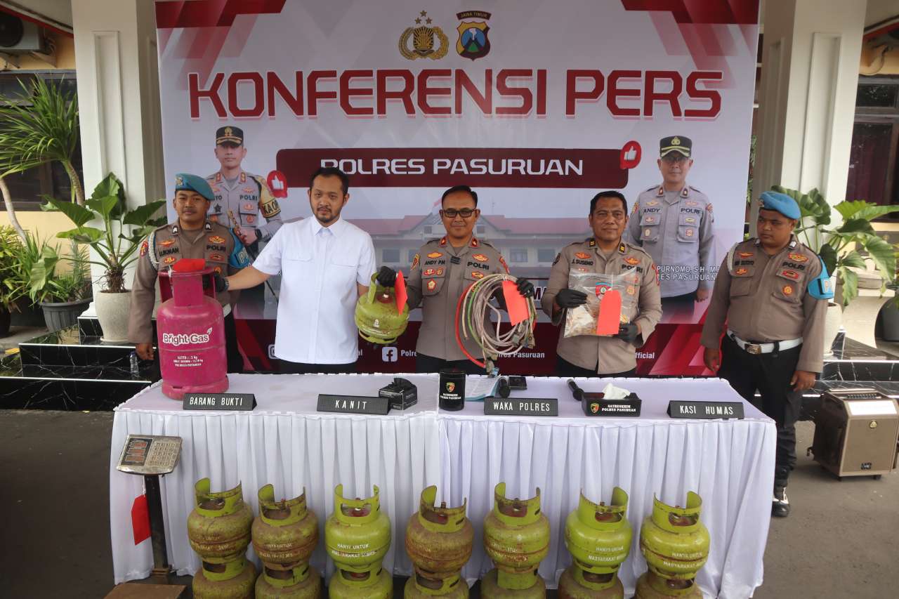 Foto: Polres Pasuruan Bongkar Penyalahgunaan LPG Subsidi 3 Kg, Dua Tersangka Ditangkap