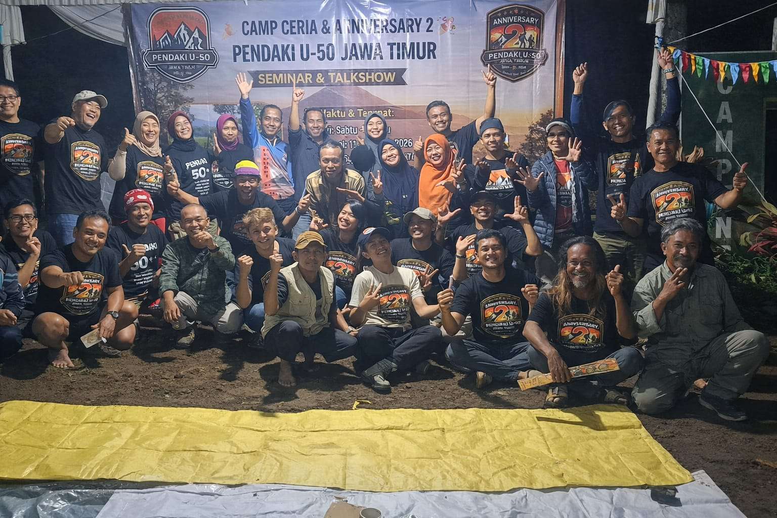 Foto: Kegiatan Camp Ceria Pendaki U-50 Jawa Timur di Sumber Lumpang dengan penanaman pohon dan edukasi keselamatan pendakian