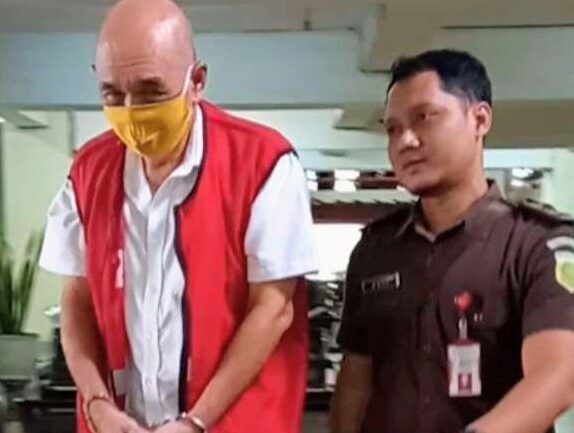 Foto: Kejari Surabaya menetapkan buronan kasus penipuan investasi gula Rp10 miliar di Surabaya