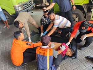 Tragis di Pergudangan Margomulyo, Pria Ditemukan Tewas Tergantung di Truk