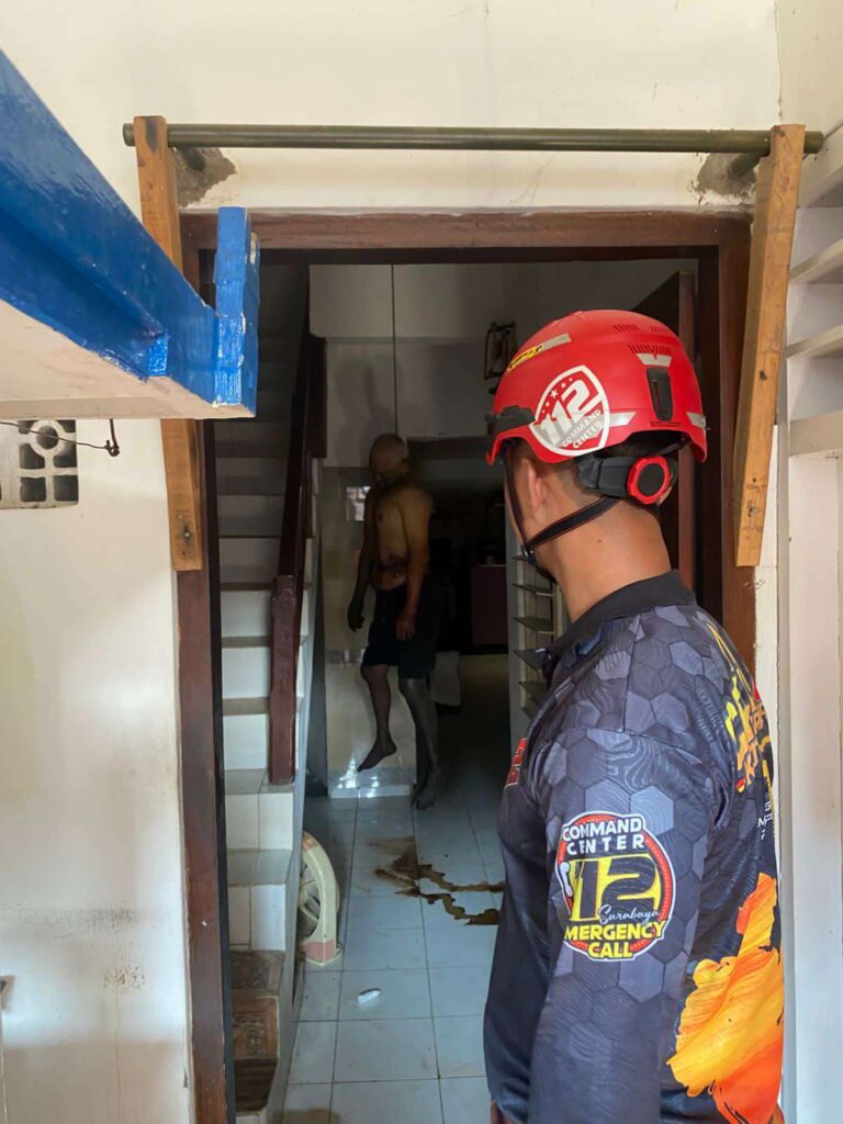 Lansia 81 Tahun Ditemukan Tewas Gantung Diri di Petemon Surabaya