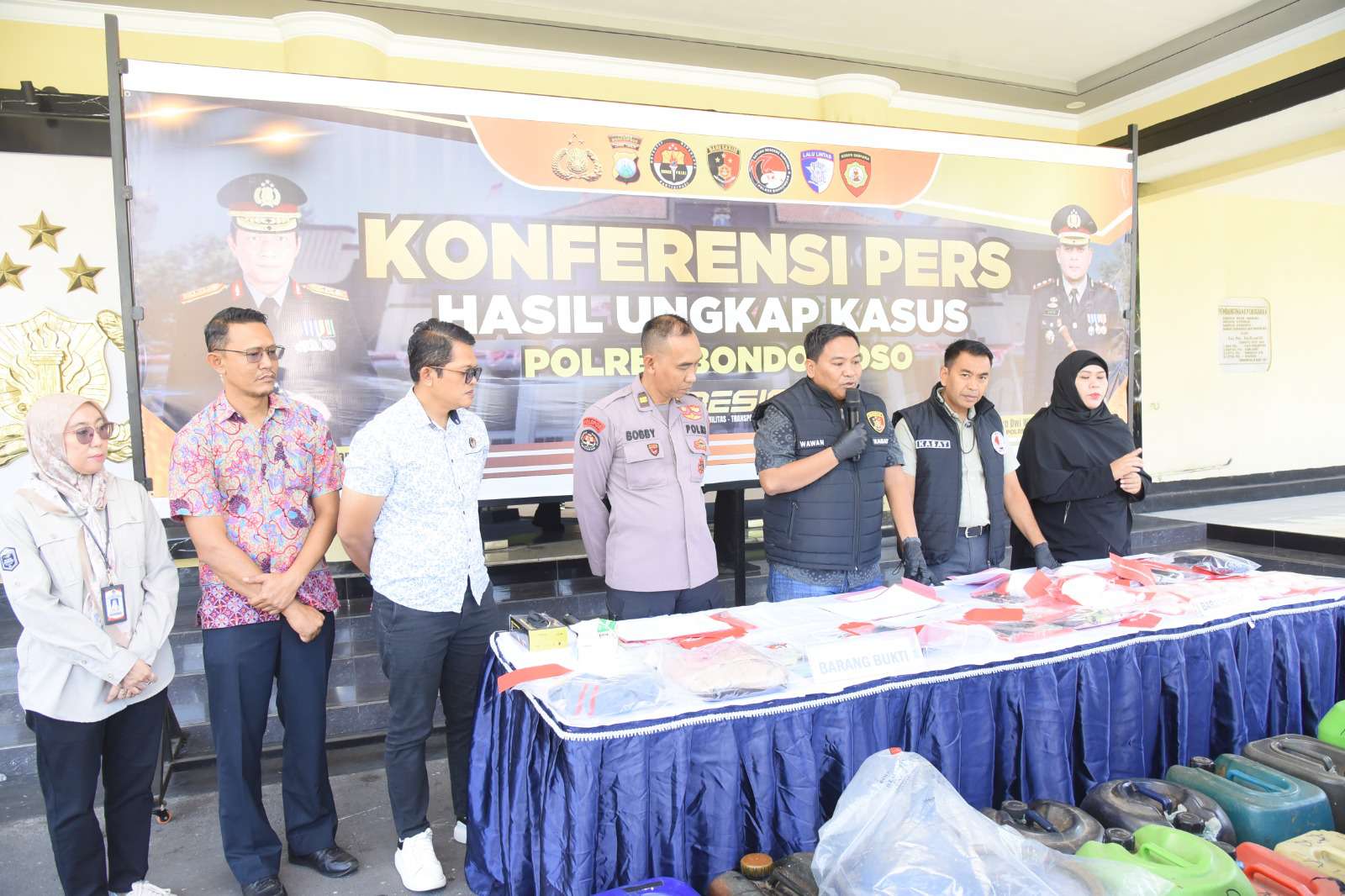 Foto: Press Release Polres Bondowoso ungkap kasus barang bukti BBM Pertalite hasil pengungkapan penyalahgunaan distribusi subsidi