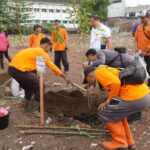 Hijaukan Asrama Koblen, Bhayangkari Surabaya Tanam Pohon untuk Masa Depan