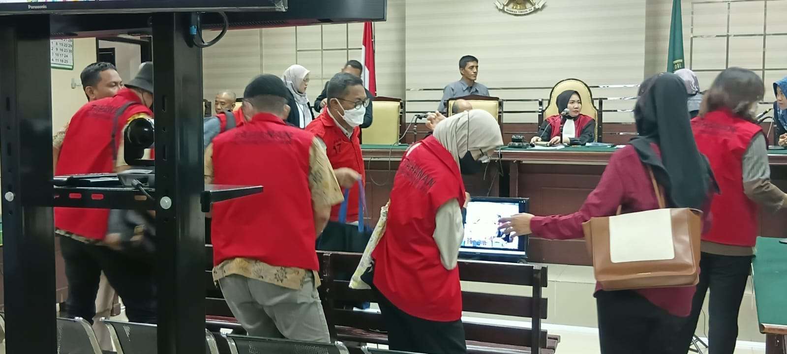 Foto: Suasana sidang di Pengadilan Tipikor Surabaya saat hakim menolak eksepsi terdakwa korupsi Pelindo