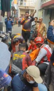 Tragedi Pagi di Sencaki: Pria 57 Tahun Tewas Dibacok di Gang Simolawang