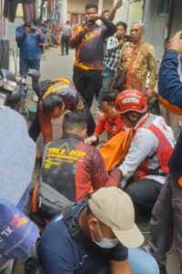 Tragedi Pagi di Sencaki: Pria 57 Tahun Tewas Dibacok di Gang Simolawang