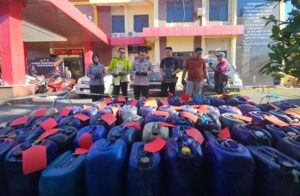 Polres Probolinggo Bongkar Penimbunan Pertalite, 7 Tersangka Diamankan