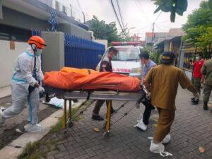 Penemuan Jenazah Perempuan Membusuk di Tambaksari, Dievakuasi ke RSUD Dr Soetomo