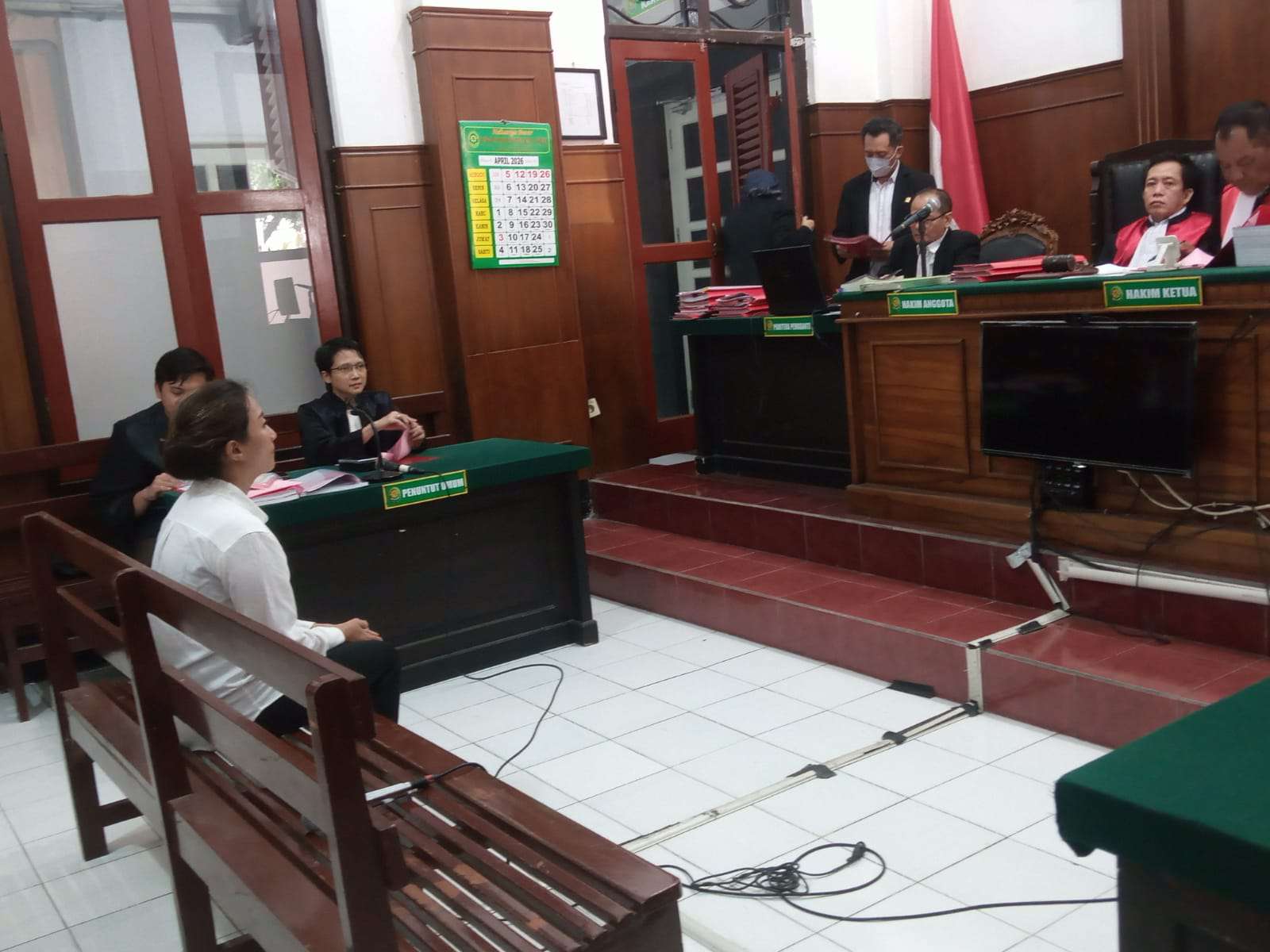 Foto: Sidang kasus penggelapan dana miliaran di Pengadilan Negeri Surabaya dengan terdakwa Dina Marisa Tanamal