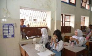 Kunjungan Kadisdik Jatim: Aries Agung Paewai Tinjau Kualitas Pembelajaran di SMAN 7 Surabaya