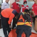 Jenazah Pria Ditemukan di Simokerto Surabaya, Tim Gabungan Lakukan Evakuasi Cepat