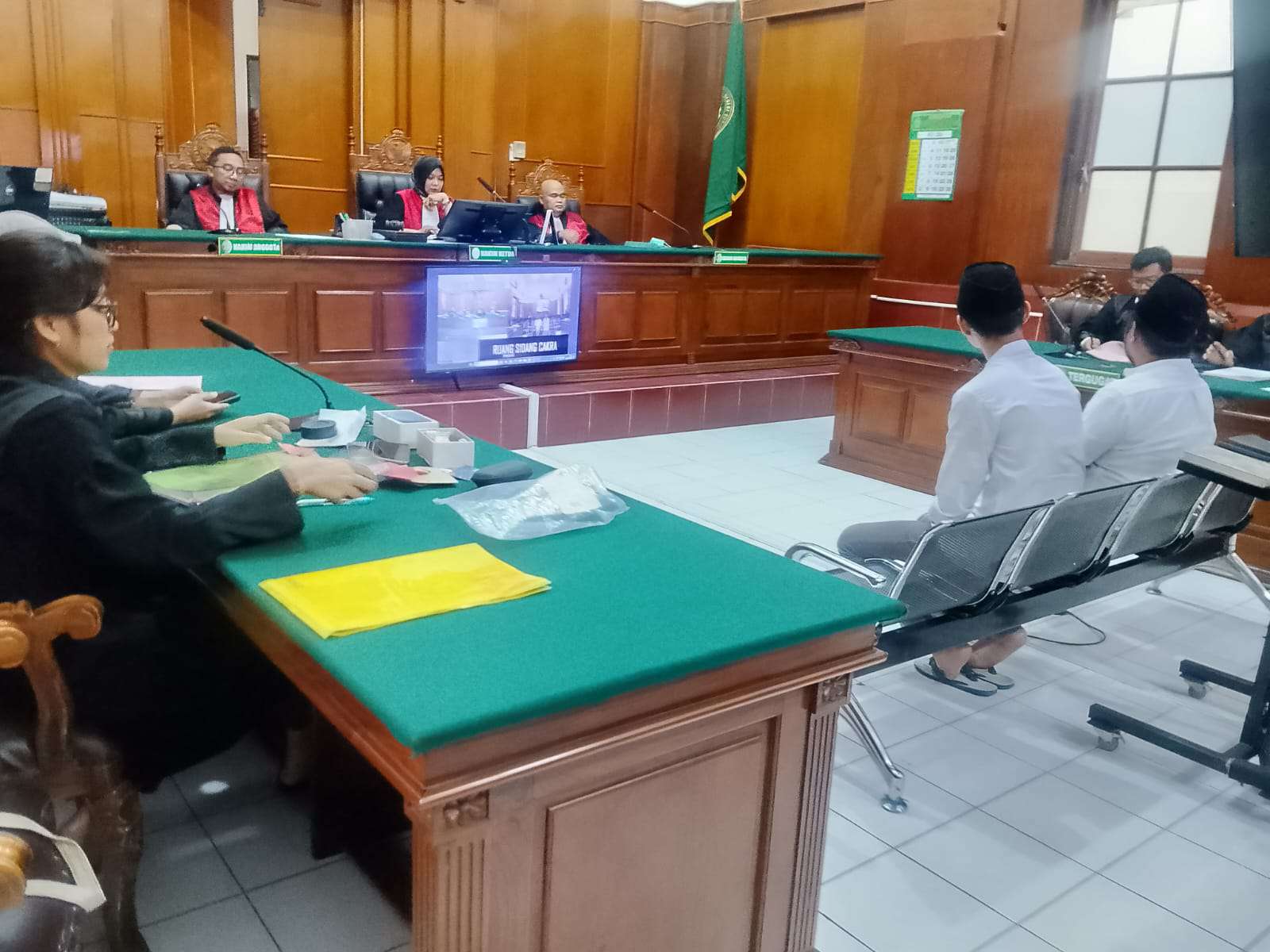 Foto: Suasana sidang kasus narkotika di Pengadilan Negeri Surabaya dengan terdakwa memberikan keterangan di hadapan hakim
