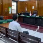 Sebar Flyer Aksi Berujung Ricuh, Terdakwa Komar Jalani Sidang ITE di PN Surabaya