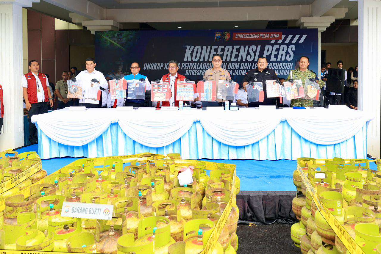 Foto: Barang bukti BBM dan LPG subsidi hasil pengungkapan kasus Ditreskrimsus Polda Jatim 2026